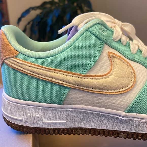 Nike - women’s Air Force 1 ‘07 lx green glow coconut milk size 9 nwt box - Picture 6 of 7